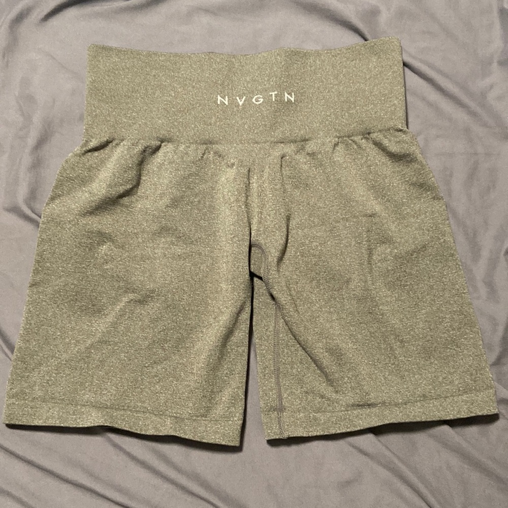 Khaki Nvgtn shorts size medium